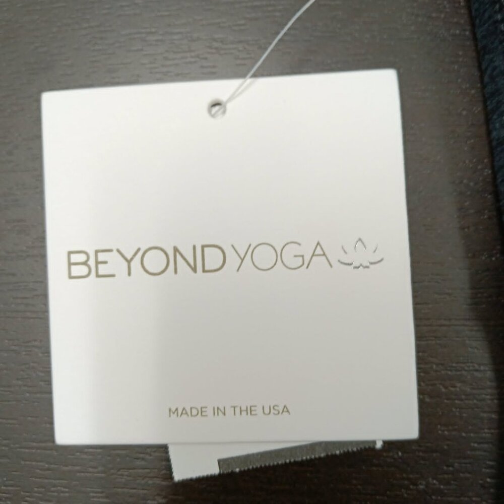 Beyond Yoga Spacedye Centered Tank Size M NWT - Picture 2 of 3